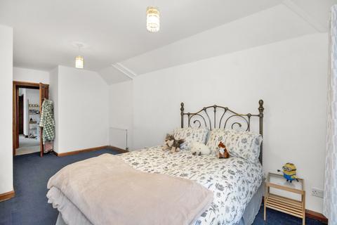 28 Taylor Road, Ashtead, KT21 2HY