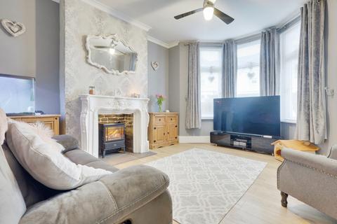 1 bedroom flat for sale, Silverdale Avenue, Westcliff-on-sea, SS0