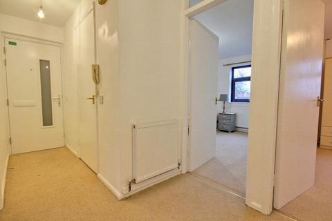 2 bedroom flat to rent, Watts Road, Beverley