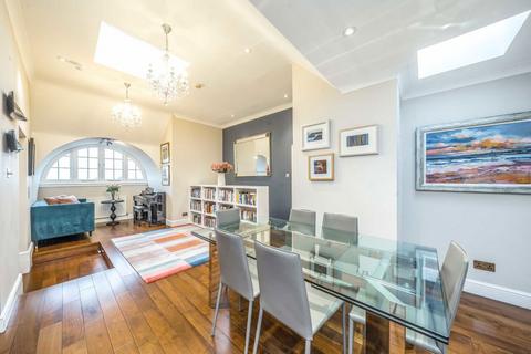 3 bedroom flat for sale, Southey Road, London SW19