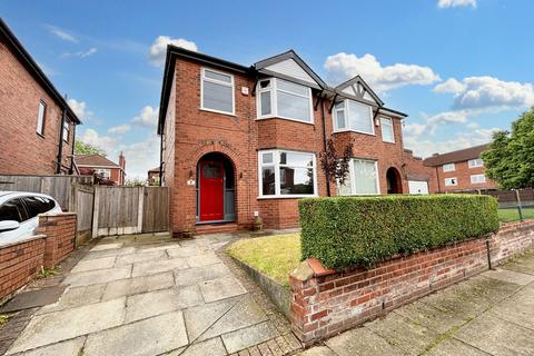 3 bedroom semi-detached house to rent, Alexandra Road, Manchester M30