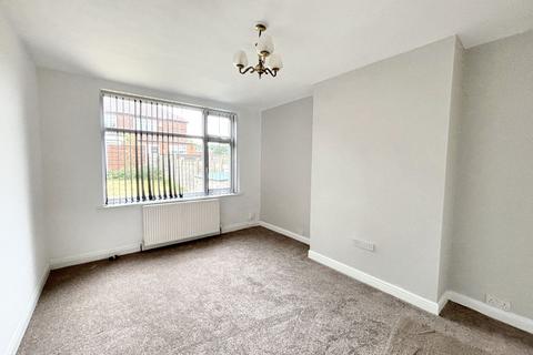 3 bedroom semi-detached house to rent, Alexandra Road, Manchester M30