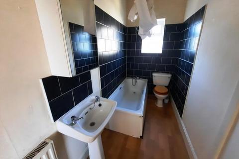 2 bedroom terraced house to rent, Haworth Street, Radcliffe