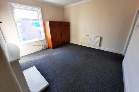 2 bedroom terraced house to rent, Haworth Street, Radcliffe