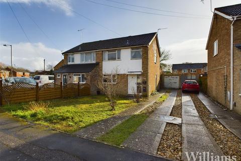 3 bedroom semi-detached house for sale, Tiverton Crescent, Aylesbury HP19