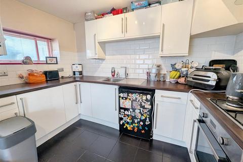 2 bedroom flat for sale, 7 Lind Hill, Ryde, PO33 2LD