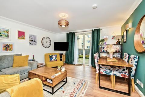 2 bedroom flat for sale, 106/2 Crewe Road North, Crewe, Edinburgh, EH5 2NE