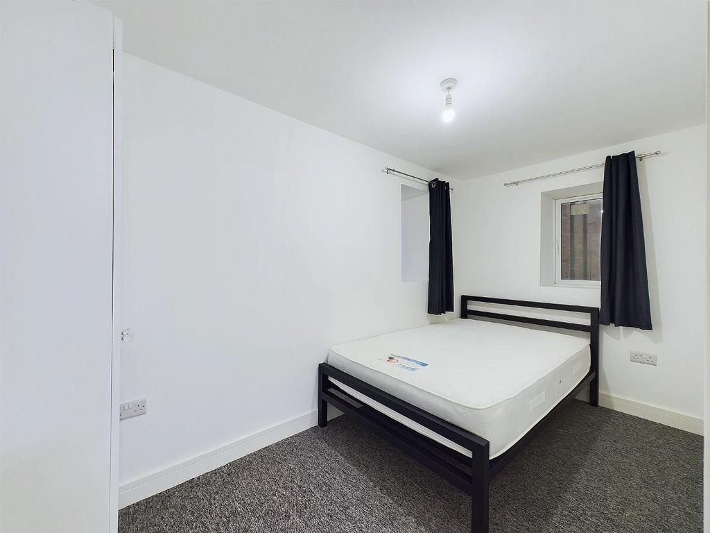 8 - Four Bedroom Flat For Sale, Westbury-on-Trym.j