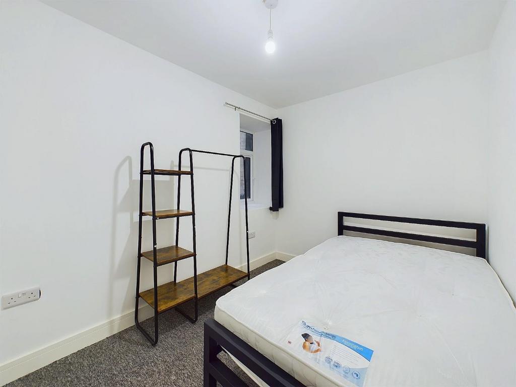 9 - Four Bedroom Flat For Sale, Westbury-on-Trym.j