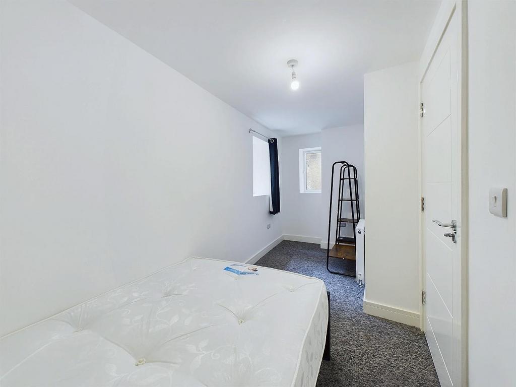 11 - Four Bedroom Flat For Sale, Westbury-on-Trym.