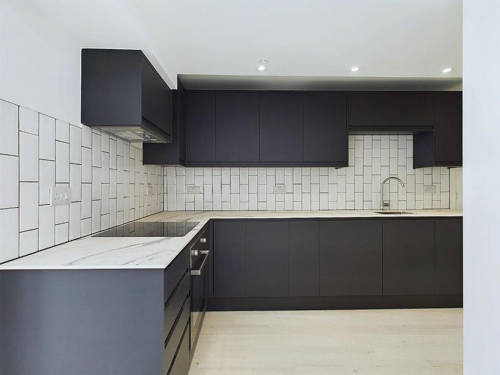 4 - Four Bedroom Flat For Sale, Westbury-on-Trym.j
