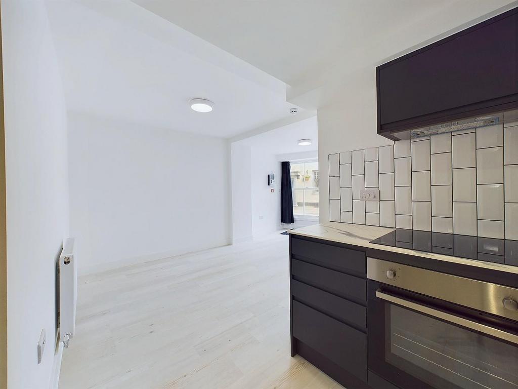 10 - Four Bedroom Flat For Sale, Westbury-on-Trym.
