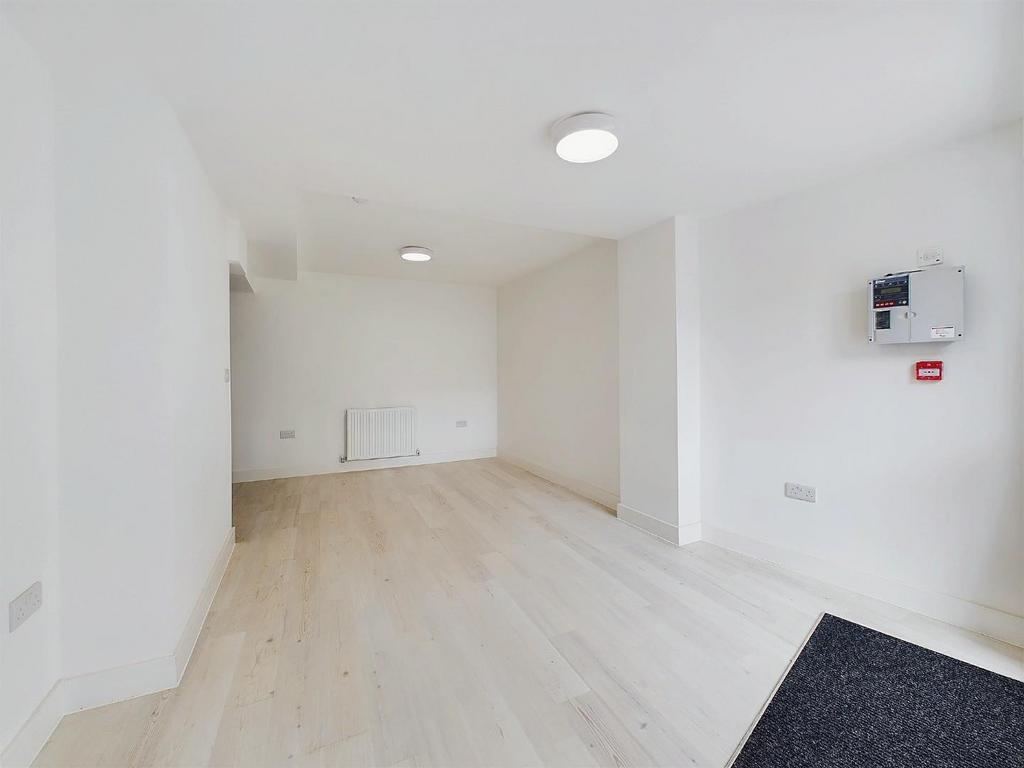 5 - Four Bedroom Flat For Sale, Westbury-on-Trym.j
