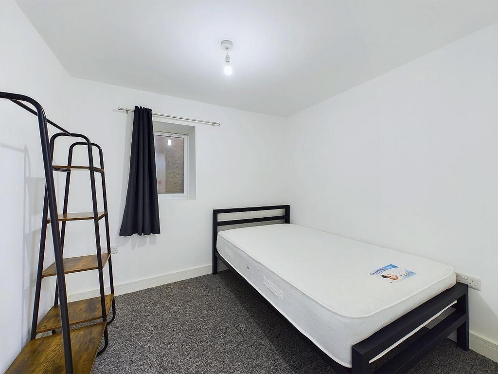 6 - Four Bedroom Flat For Sale, Westbury-on-Trym.j