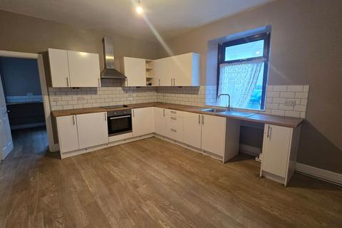 4 bedroom semi-detached house for sale, College Square, Llanelli SA15