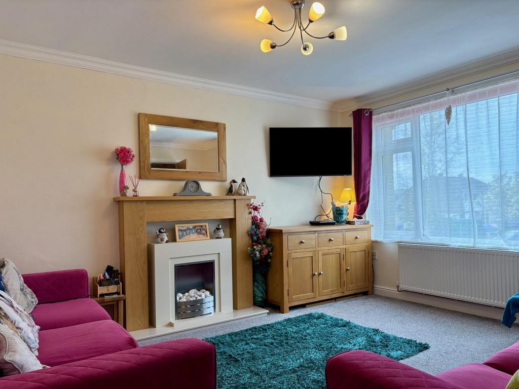 Living room 2.jpg