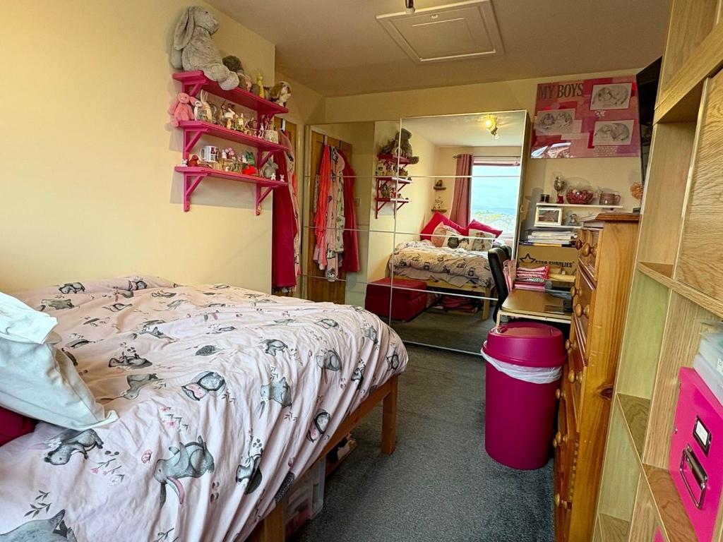 Bed 2 pic 2.jpg