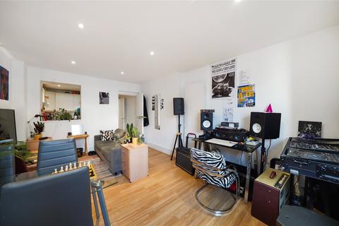 2 bedroom apartment for sale, Bernhard Baron House, Henriques Street, London, E1
