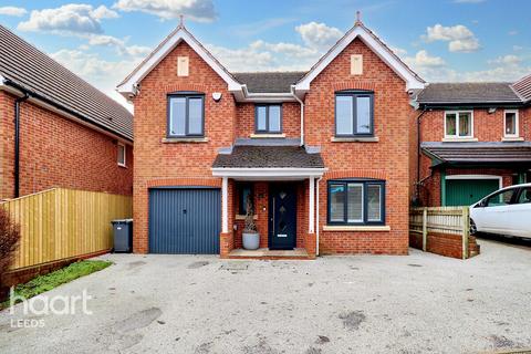 4 bedroom detached house for sale, Stradbroke Way, Leeds