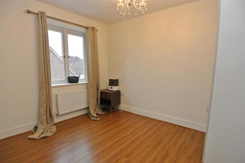 1 bedroom house to rent, Longford Way, Staines TW19