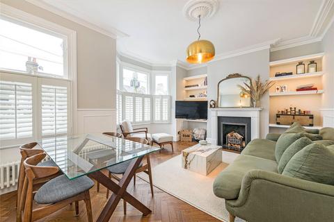 3 bedroom apartment for sale, Tregarvon Road, SW11