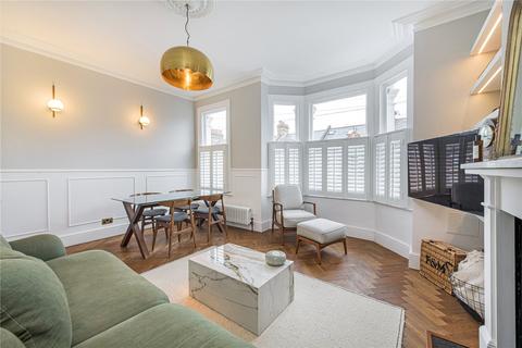 3 bedroom apartment for sale, Tregarvon Road, SW11