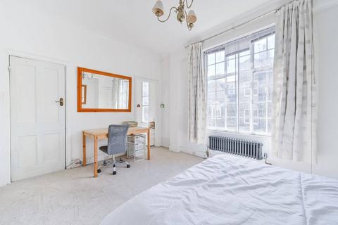 Studio to rent, Hallam Street, Marylebone, London, W1W