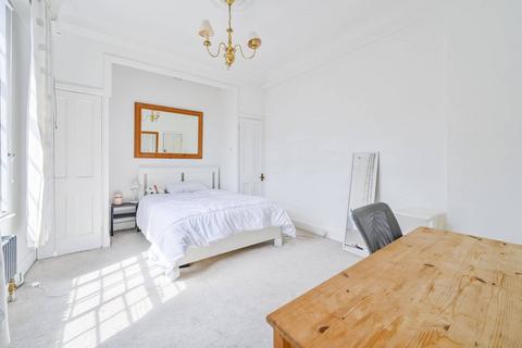 Studio to rent, Hallam Street, Marylebone, London, W1W