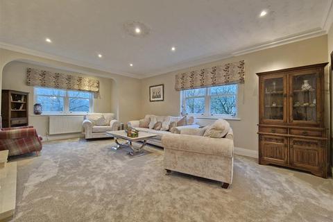 2 bedroom apartment to rent, St. Margarets Road, Altrincham