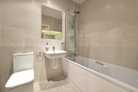 2 bedroom apartment to rent, St. Margarets Road, Altrincham