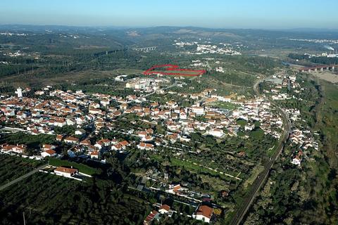 2 bedroom property, R. Prof. Mateus