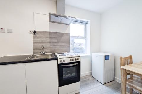 Studio to rent, 207 Trafalgar Road, London, SE10