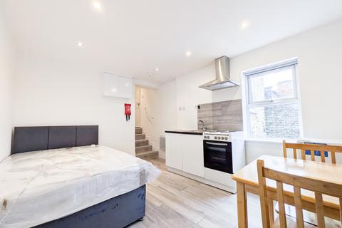 Studio to rent, 207 Trafalgar Road, London, SE10