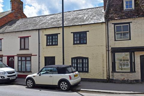 2 bedroom terraced house to rent, Watling Street West, Towcester, NN12