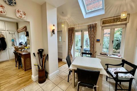 3 bedroom end of terrace house for sale, Timber Close, The Hart, Farnham