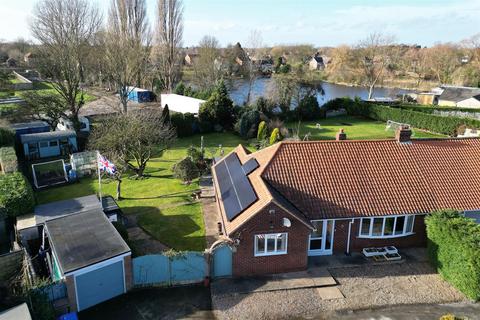 3 bedroom semi-detached bungalow for sale, Ocean Drive, Newport