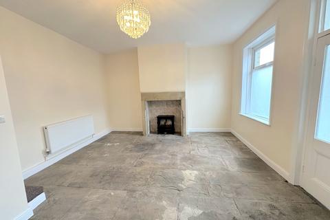 3 bedroom terraced house to rent, Brighton Street, Halifax HX3