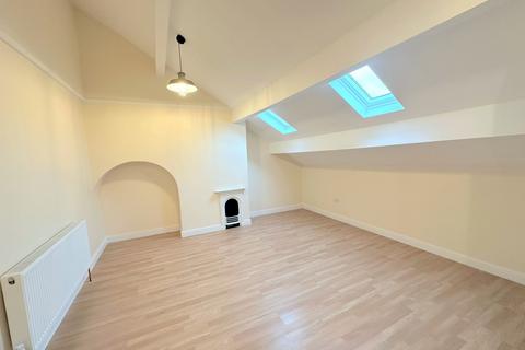 3 bedroom terraced house to rent, Brighton Street, Halifax HX3