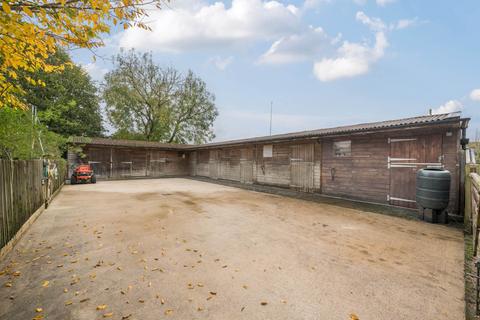 3 bedroom equestrian property for sale, Wokingham Outskirts - 15.4 Acres