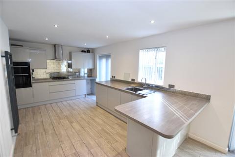 5 bedroom detached house for sale, Wisley Gardens, Hampshire GU14
