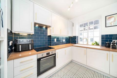 2 bedroom flat for sale, Streatham Hill, London SW2