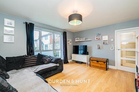 24 Hatfields, Loughton, IG10 1TJ
