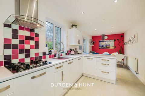 24 Hatfields, Loughton, IG10 1TJ