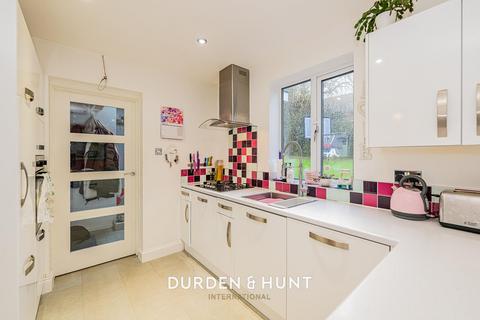 24 Hatfields, Loughton, IG10 1TJ