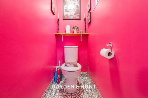 24 Hatfields, Loughton, IG10 1TJ