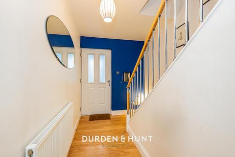 24 Hatfields, Loughton, IG10 1TJ