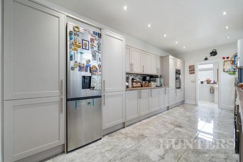 3 bedroom house for sale, Springfield Road, London