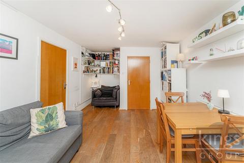 2 bedroom flat for sale, Reeves Road, London