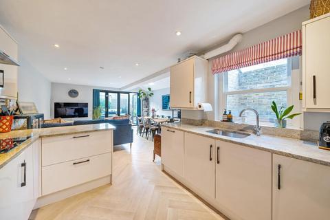 2 bedroom flat for sale, Union Road, Clapham