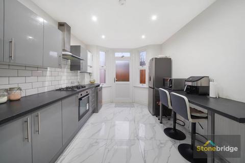 4 bedroom terraced house for sale, Green Street, Plaistow, E13